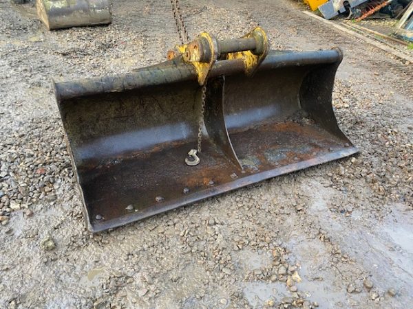 CAT 65mm Pin Ditching Bucket - Image 3